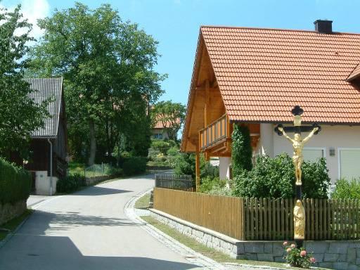 Das restaurierte Dorfkreuz