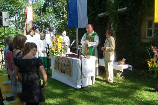 Festgottesdienst im Burghof