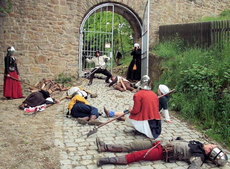 Rollenspiele im Burghof