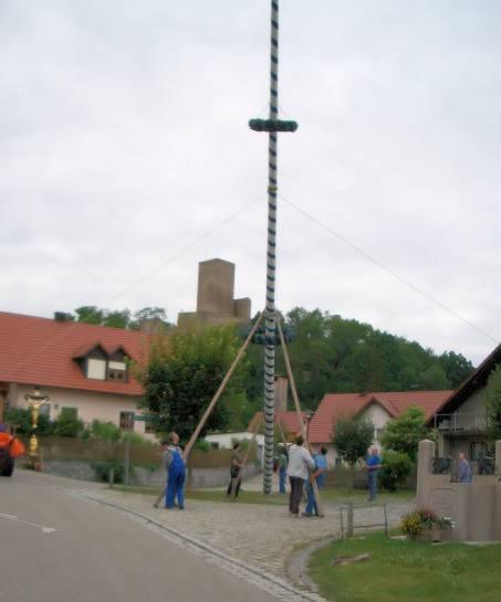 Der Petersbaum am Dorfplatz
