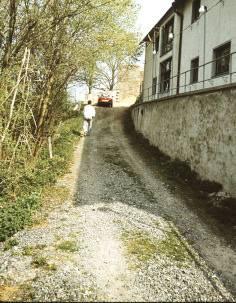 Der Weg zum Burgtor vorher